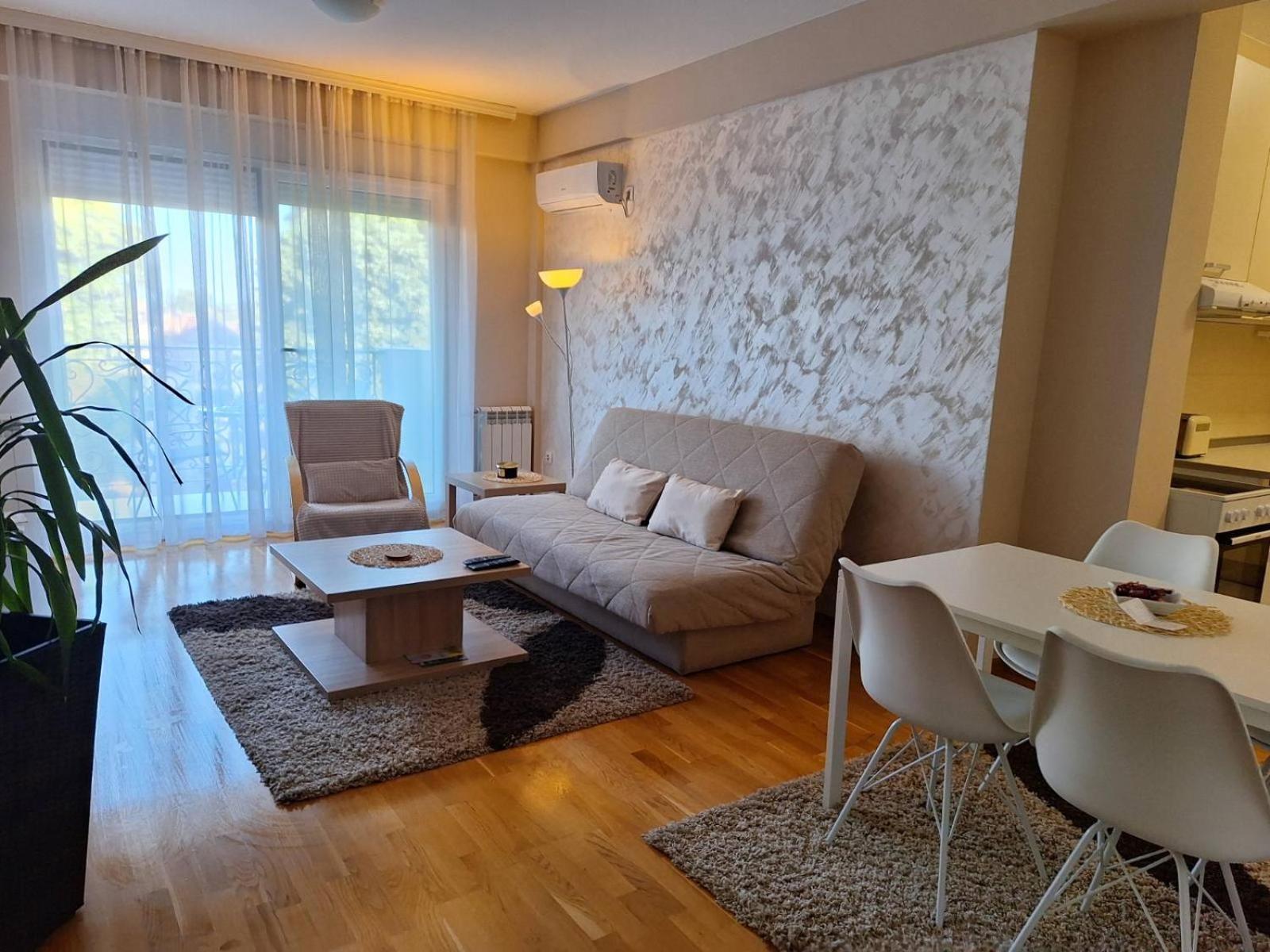 San Apartment Cacak Exterior photo